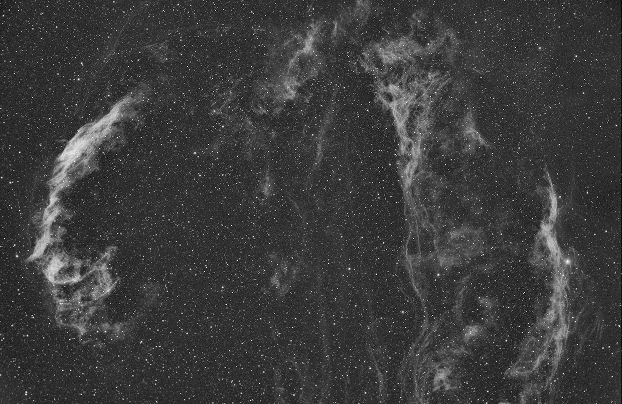 Slörþokan - Veil nebula (NGC 6992 (left), Pickerings triangle (mid) NGC 6960 (right).