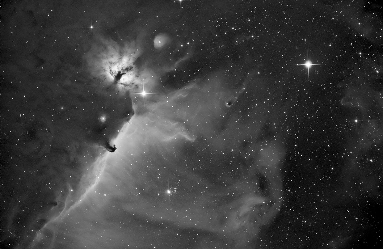 Riddaraþokan (B 33) og Logaþokan - Horsehead (B33) and the Flame nebula.