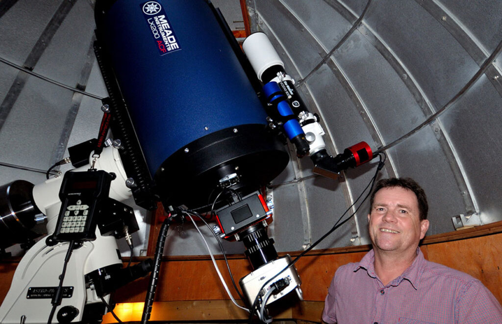 Sjónaukinn sem notaður er til ljósmælinganna. - The telescope used for photometry.