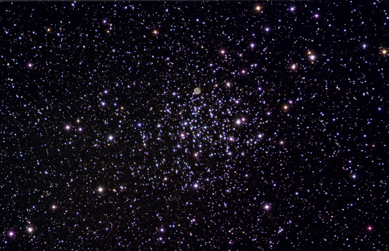 Messier 46 (NGC 2437) and the planetary nebula NGC 2438.