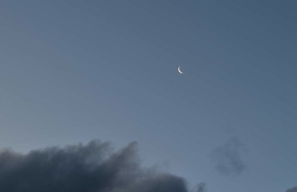 Samstaða tunglsins og Venusar skömmu fyrir myrkvunina. Myndin tekin að morgni 9. nóvember 2023. —  Conjunction of the Moon and Venus shortly before its occultation Image taken on November 9, 2023.