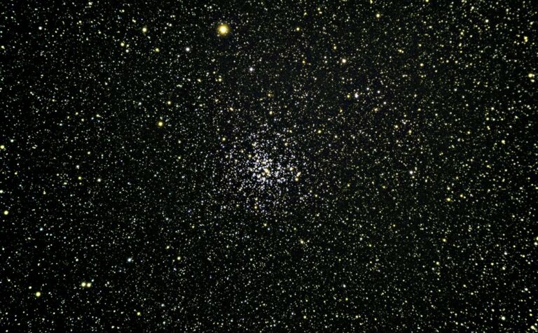 Messier 37 (NGC 2099). SW 80/600 Apo.