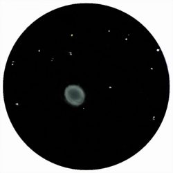 Hringþokan/Ring Nebula (NGC 6720) Bst./Mag. 8.8, H/S 70"x150". Optics: 30 cm SCT/22 mm, 14 mm and Light Pollution Reduction filter.